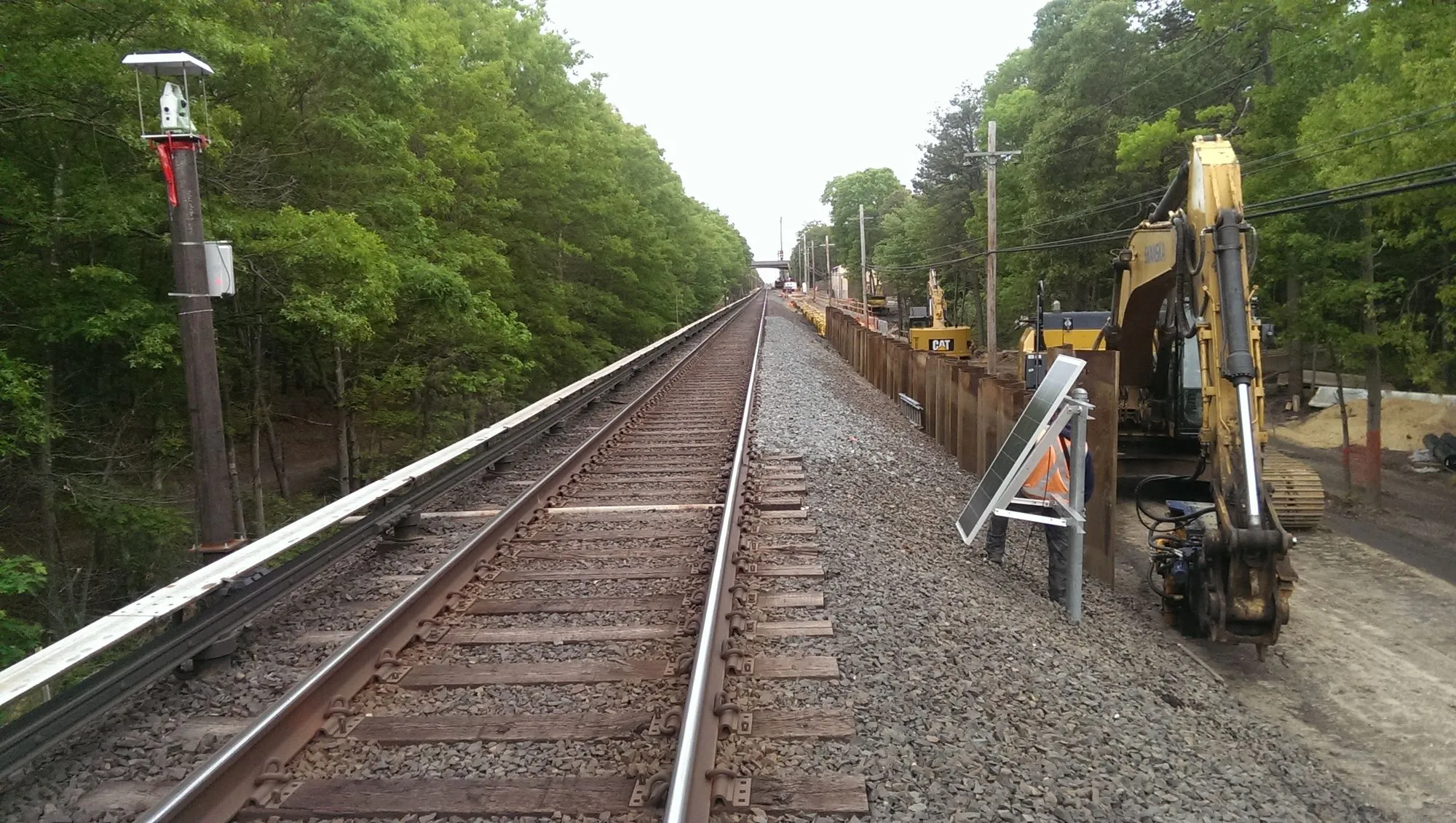 Monitoring installation along an active rail corridor